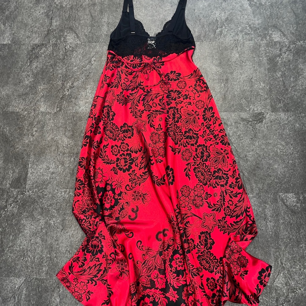 In Bloom (S) maxi sleep dress in red & black satin.